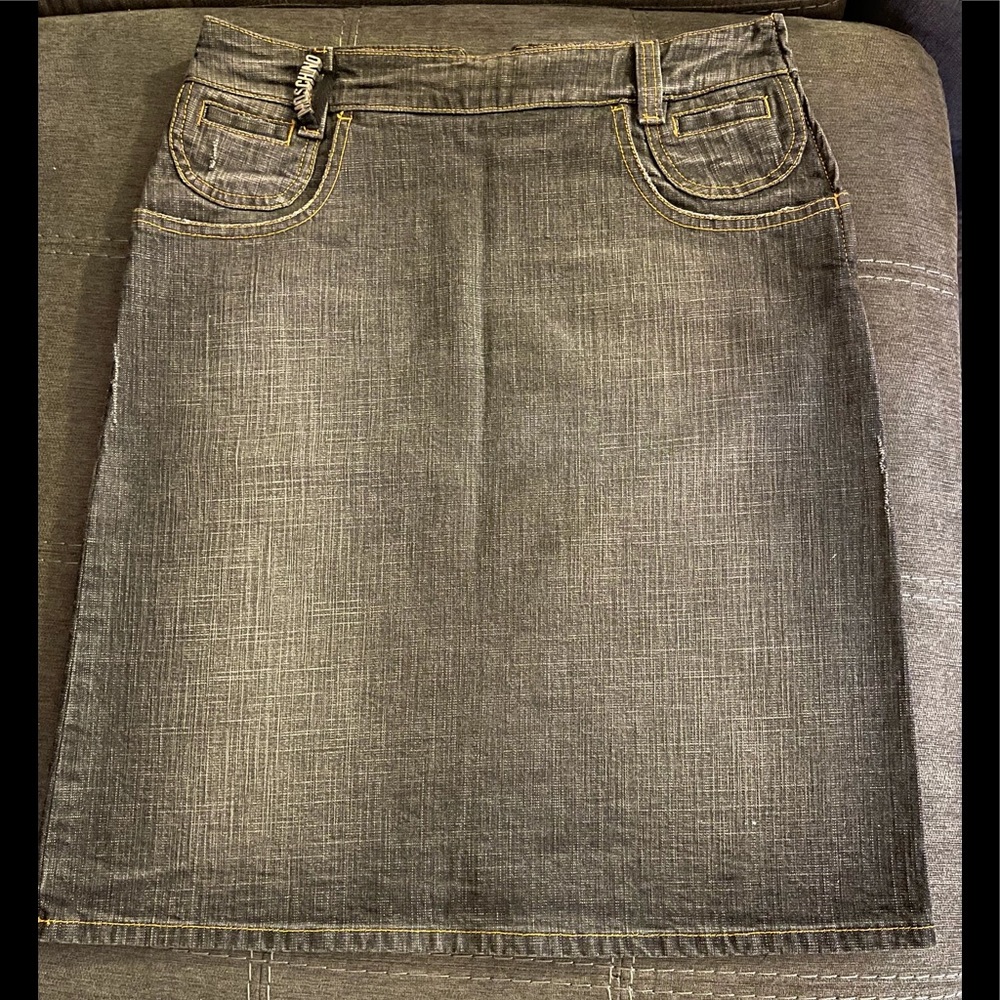 Moschino gray denim skirt in new condition US size 8